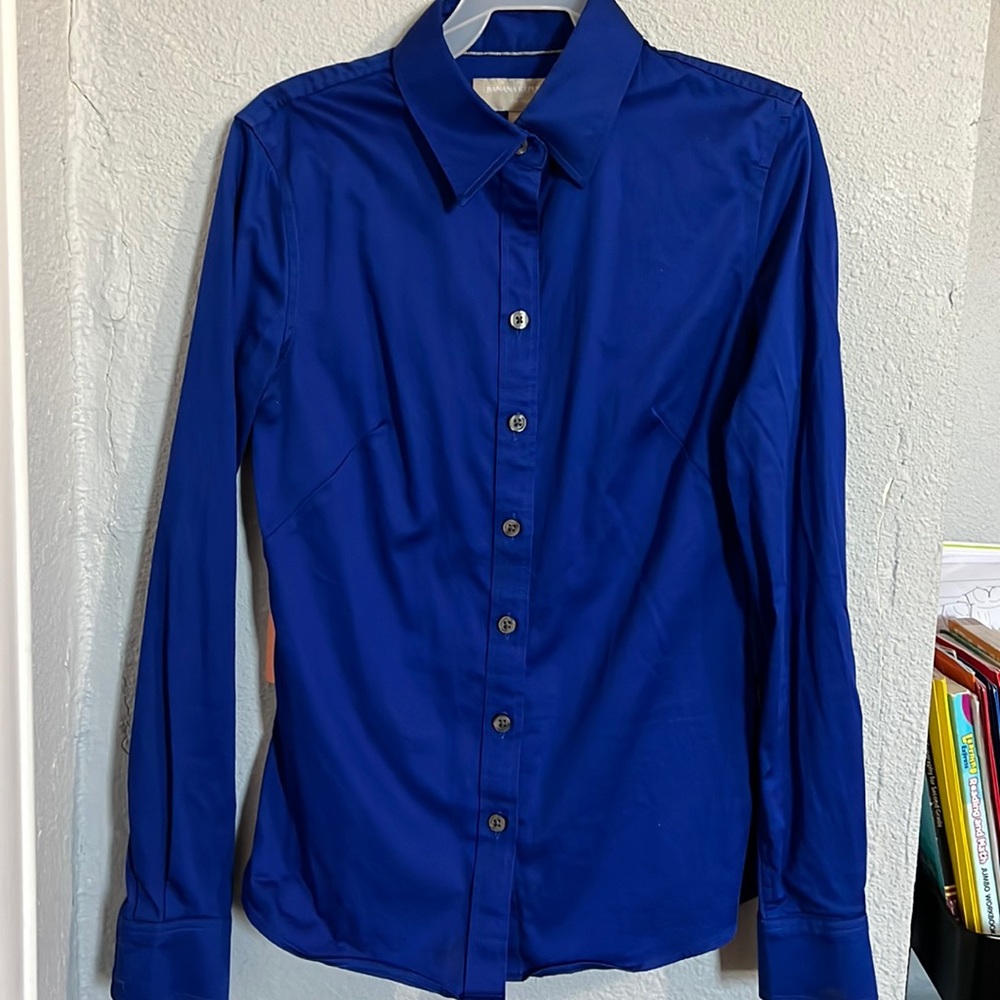 Banana Republic Non-Iron Blue Dress Shirt (size 00)